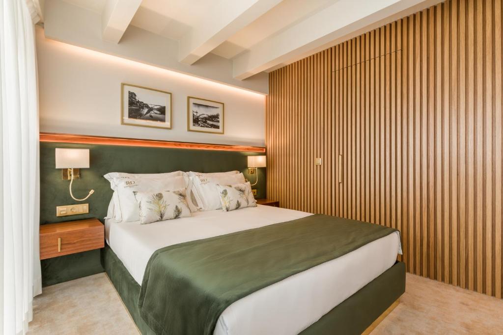 Postel nebo postele na pokoji v ubytování Ribeira Douro Hotel