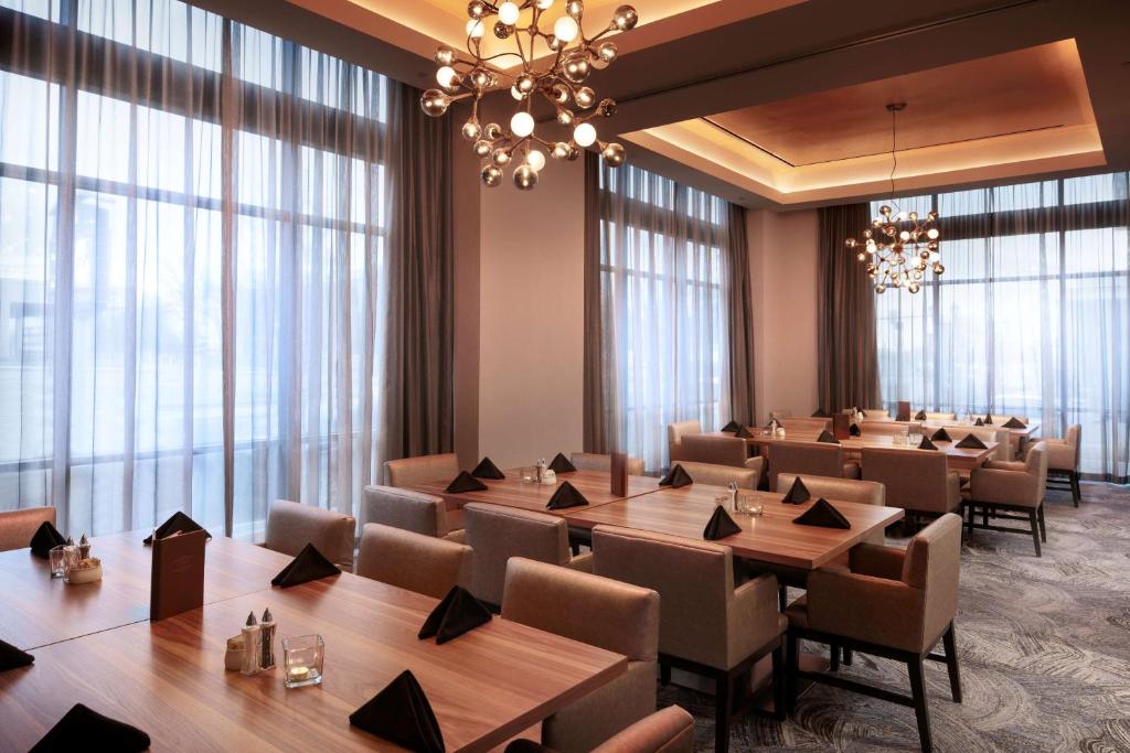 Posezení v ubytování Embassy Suites Amarillo Downtown