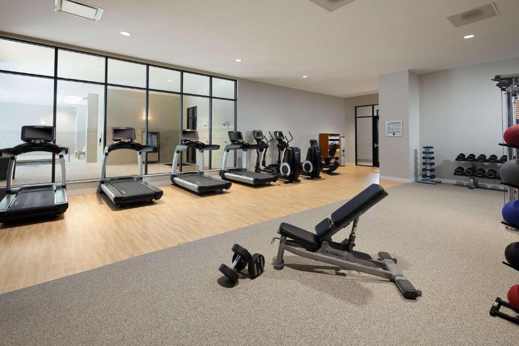 Fitness centrum a/nebo fitness zařízení v ubytování Embassy Suites Amarillo Downtown