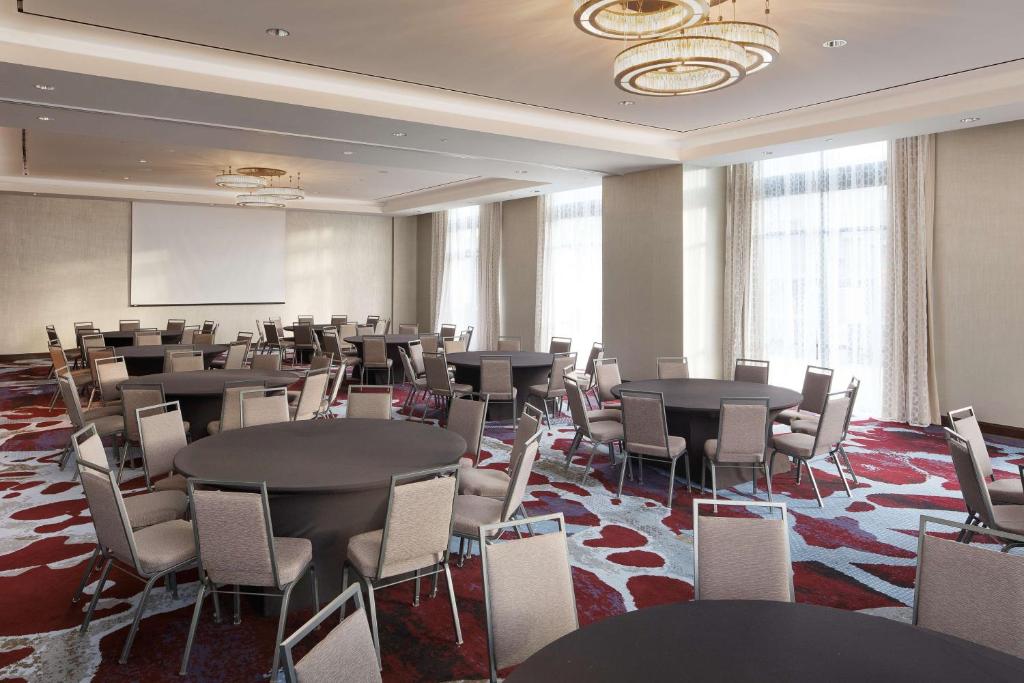 Restaurace v ubytování Embassy Suites Amarillo Downtown