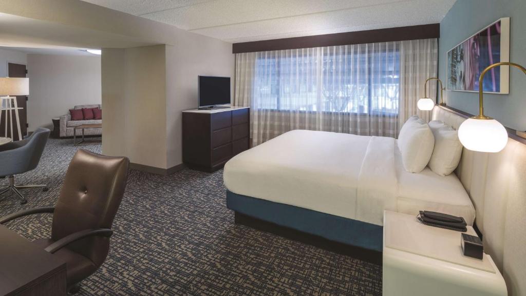DoubleTree by Hilton Austin Northwest - Arboretum - Junior King Suite Avec Canapé-Lit
