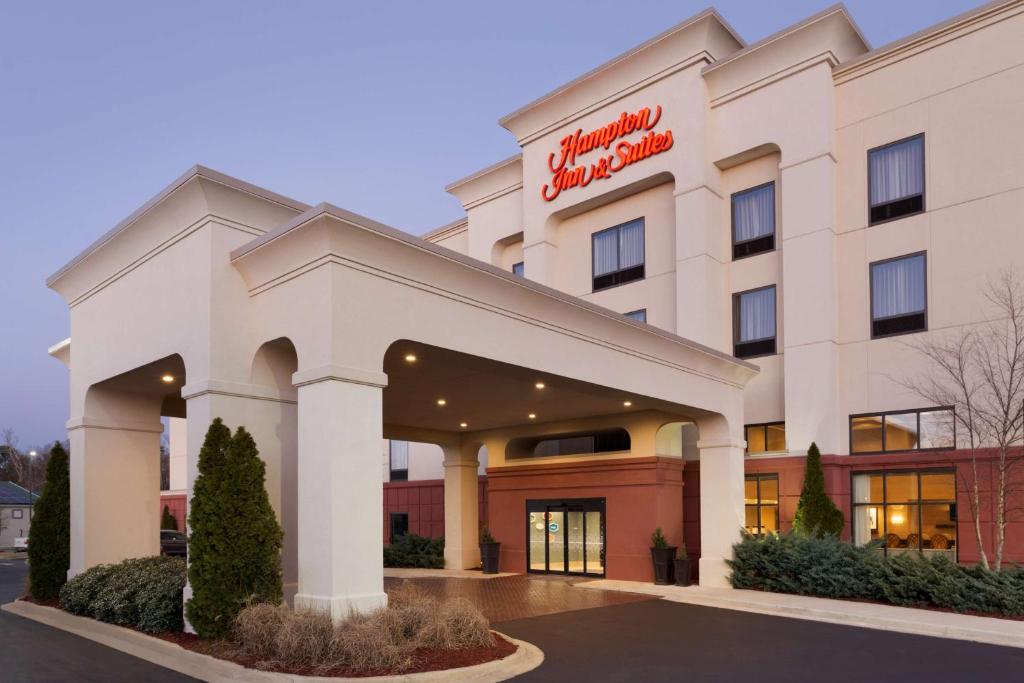 a rendering of the front of a hotel at Hampton Inn & Suites Birmingham Airport Area in Birmingham