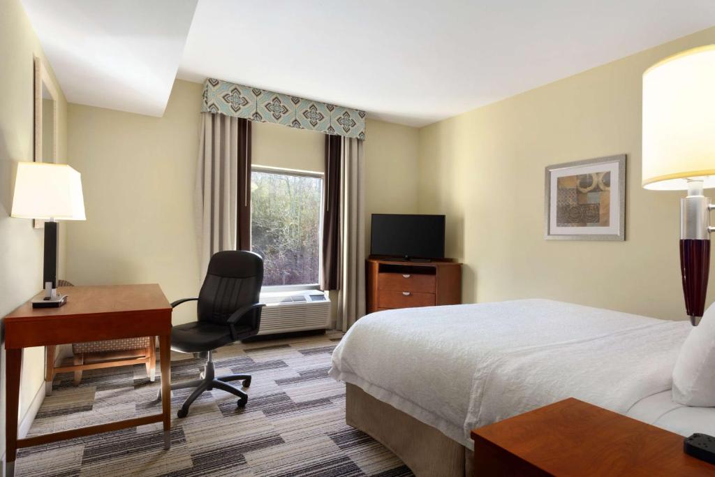 Hampton Inn & Suites Birmingham Airport Area - Habitación Con Cama Extragrande - No Fumadores