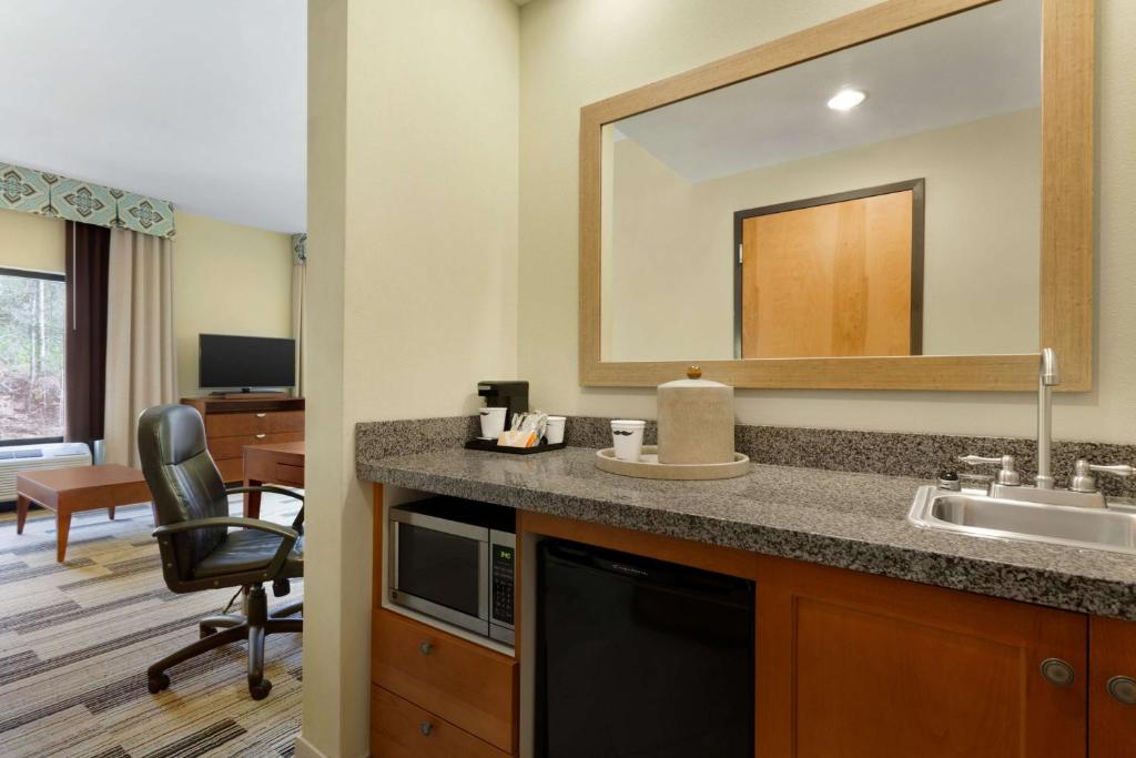 Hampton Inn & Suites Birmingham Airport Area - Suite Estudio Con Cama Extragrande - No Fumadores