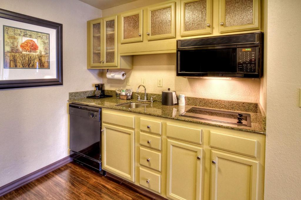 Hampton Inn & Suites Nashville-Vanderbilt-Elliston Place - 