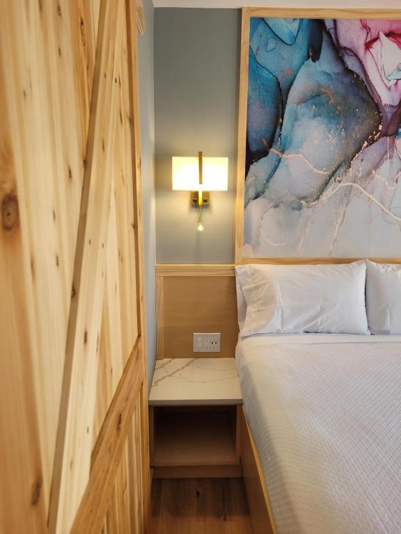Postel nebo postele na pokoji v ubytování Greenview Inn Riverhead