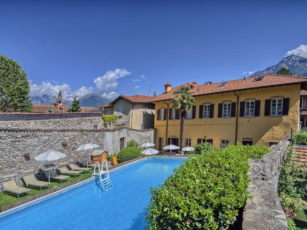 a house with a swimming pool in front of a building at Villa Vinicia in Domaso