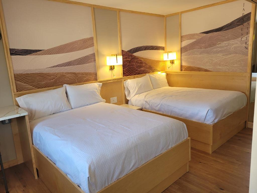 Postel nebo postele na pokoji v ubytování Greenview Inn Riverhead