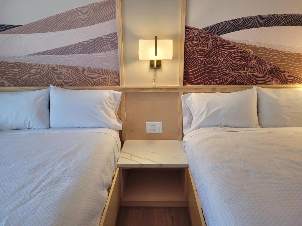 Postel nebo postele na pokoji v ubytování Greenview Inn Riverhead