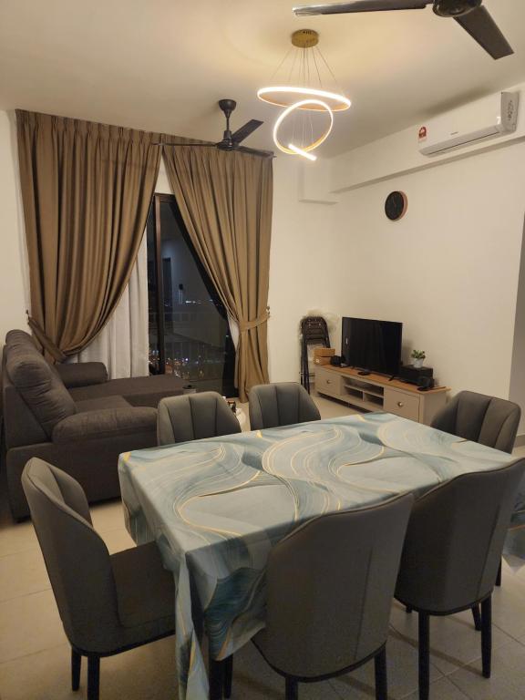 Posezení v ubytování Netizen #MRT#Cheras#C180#3bedRooms#KLCC View#9PersonStay