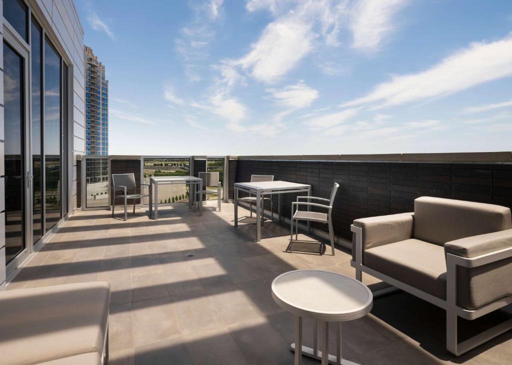 Upside rooftop bar view - Picture of Canopy by Hilton Dallas