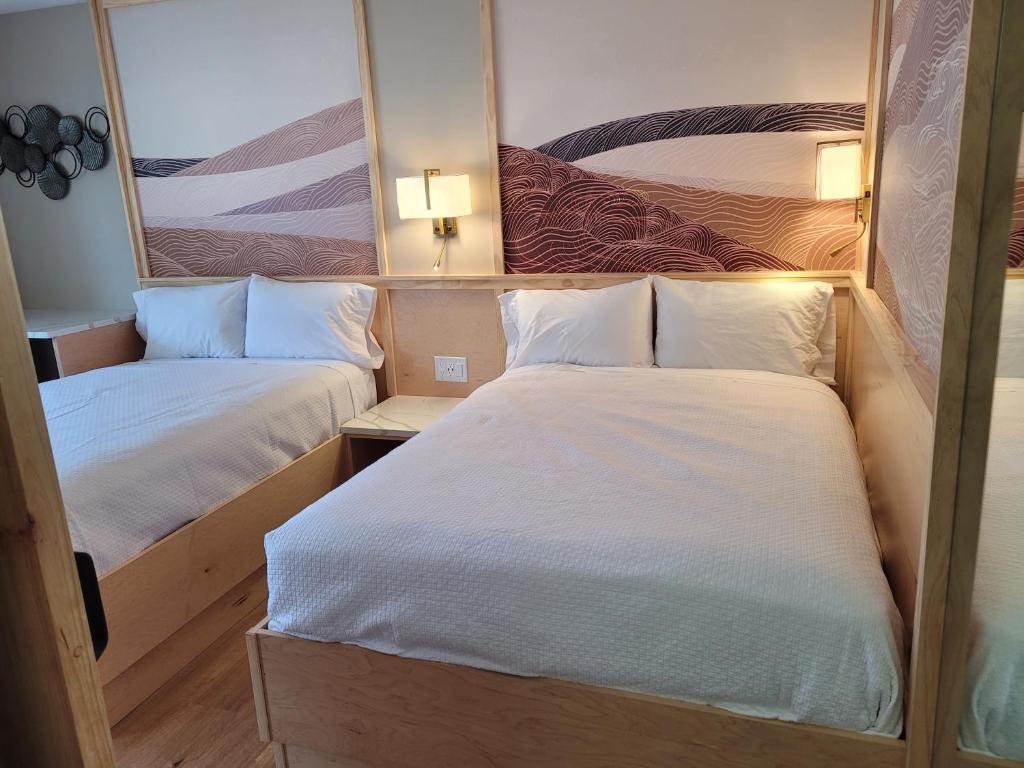 Postel nebo postele na pokoji v ubytování Greenview Inn Riverhead