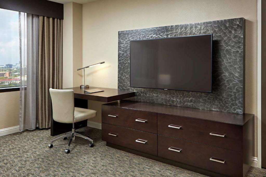 Hilton Houston Plaza/Medical Center - Chambre King Avec Vue