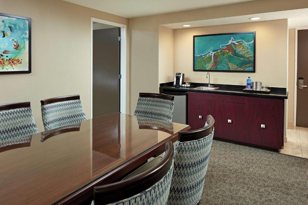 Hilton Houston Plaza/Medical Center photo