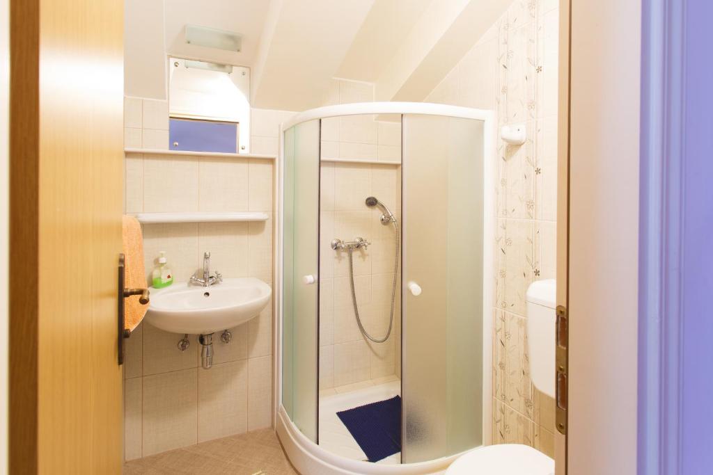 Koupelna v ubytování Apartments Villa Kastav in Old town center with sea view and parking