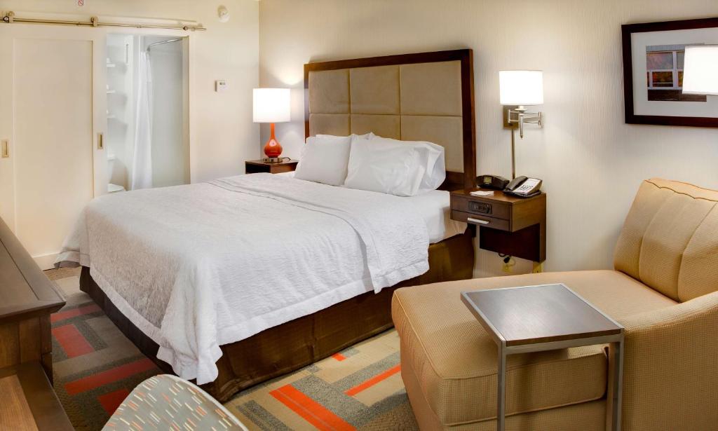 Hampton Inn Harrisonburg - University - King Room