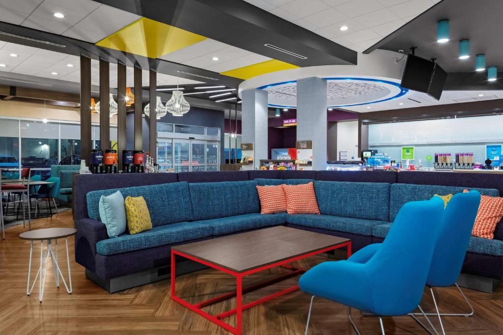 Posezení v ubytování Tru By Hilton Cypress Houston TX