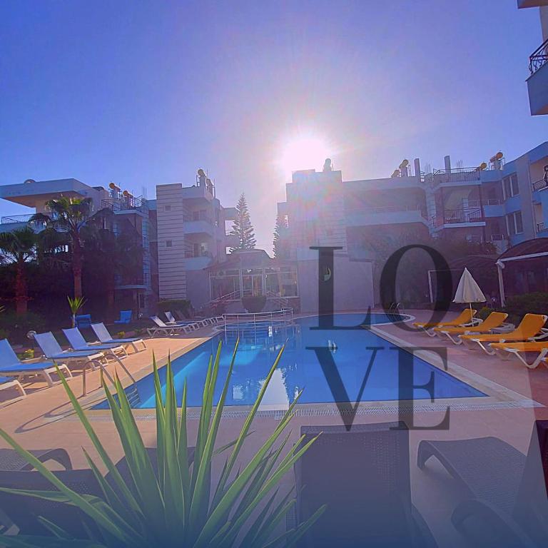 Bazén v ubytování Summer rose hotel nebo v jeho okolí