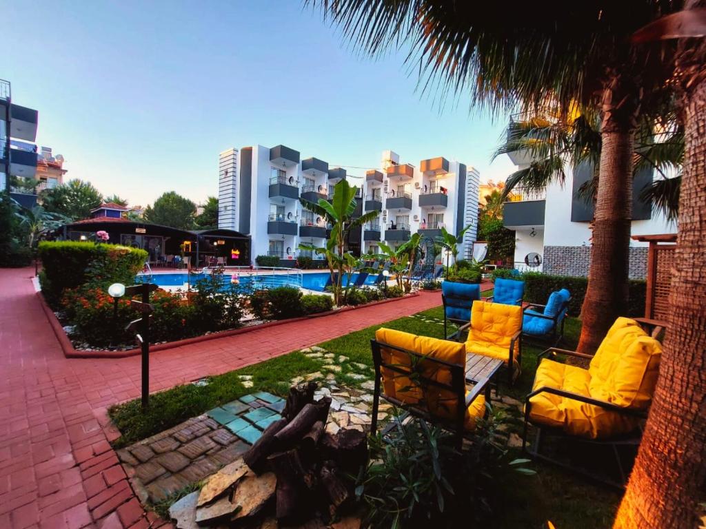 Bazén v ubytování Summer rose hotel nebo v jeho okolí