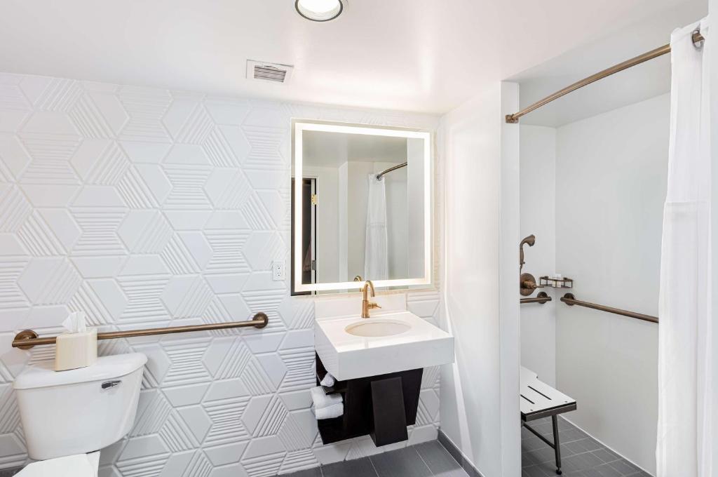 Hilton Garden Inn Los Angeles / Hollywood photo