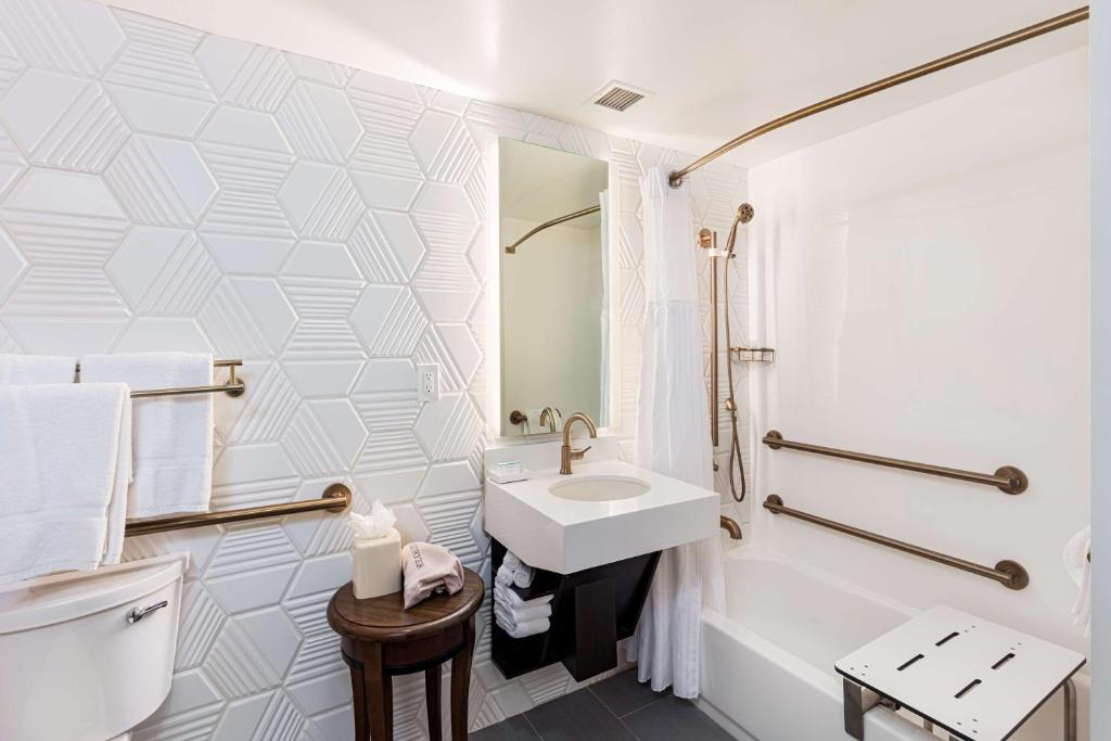 Hilton Garden Inn Los Angeles / Hollywood photo