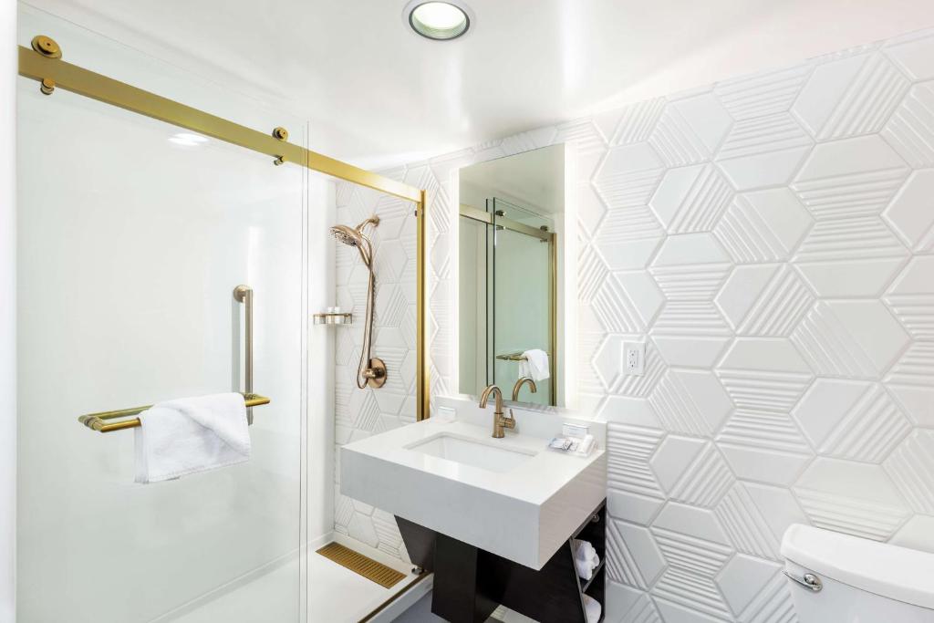 Hilton Garden Inn Los Angeles / Hollywood - 国王室 - 听力访问