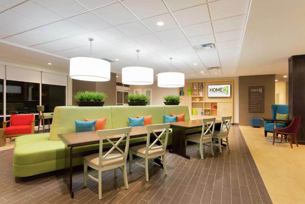 Posezení v ubytování Home2 Suites by Hilton Midland