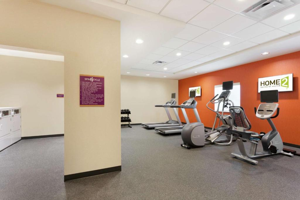 Fitness centrum a/nebo fitness zařízení v ubytování Home2 Suites by Hilton Midland