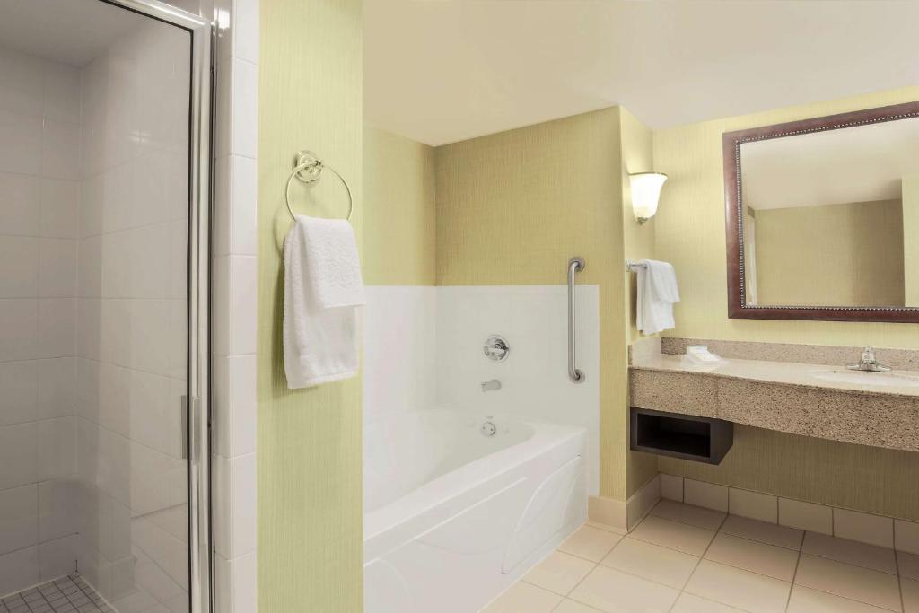 Hilton Garden Inn Chicago/Midway Airport photo