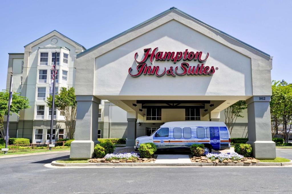 a hampton inn and suites with a van parked outside at Hampton Inn & Suites Memphis East in Memphis