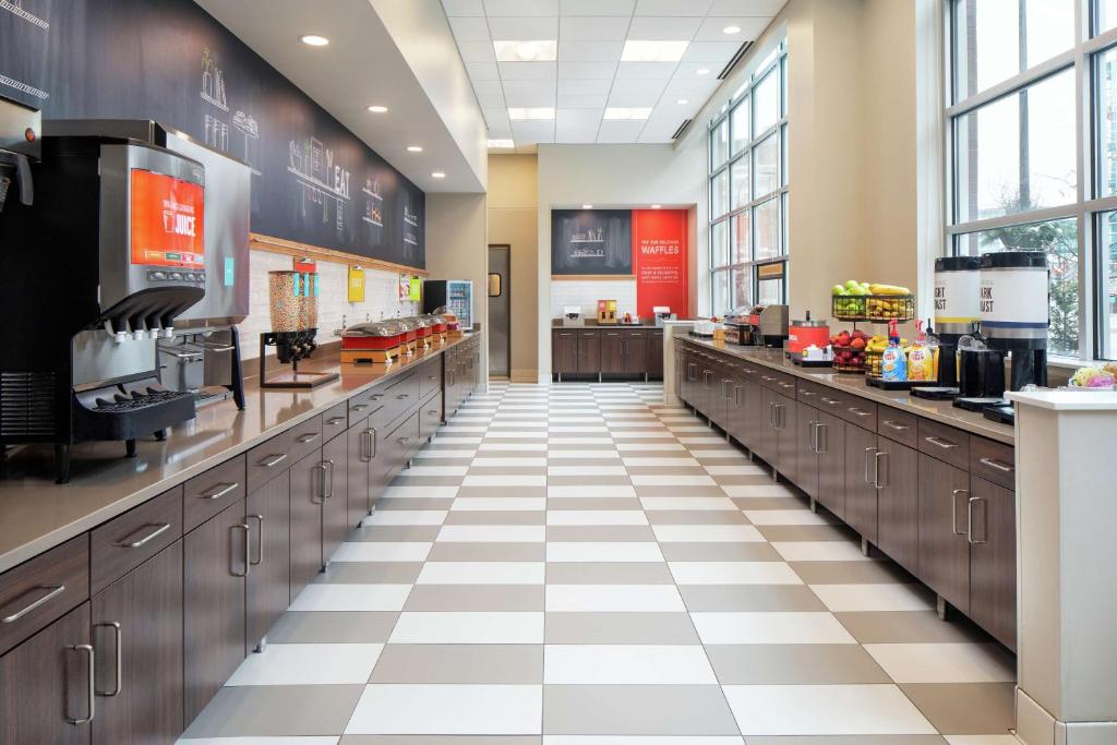 Hampton Inn & Suites - Minneapolis/Downtown photo