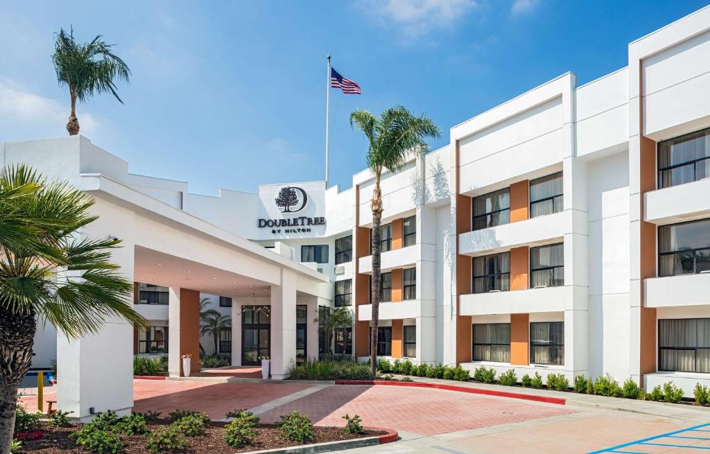 an image of the front of the hotel at Doubletree By Hilton Pomona in Pomona