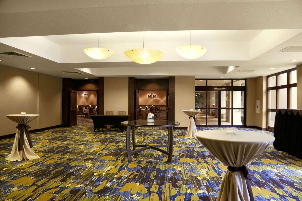 Fotografie z fotogalerie ubytování Embassy Suites by Hilton Phoenix Tempe v destinaci Tempe