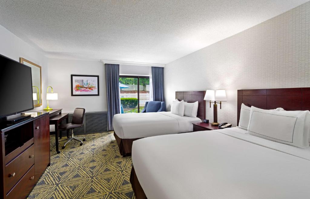 DoubleTree by Hilton Washington Meadow Lands Casino Area - Kamer Met Twee Queen Bedden En Patio - Niet Roken