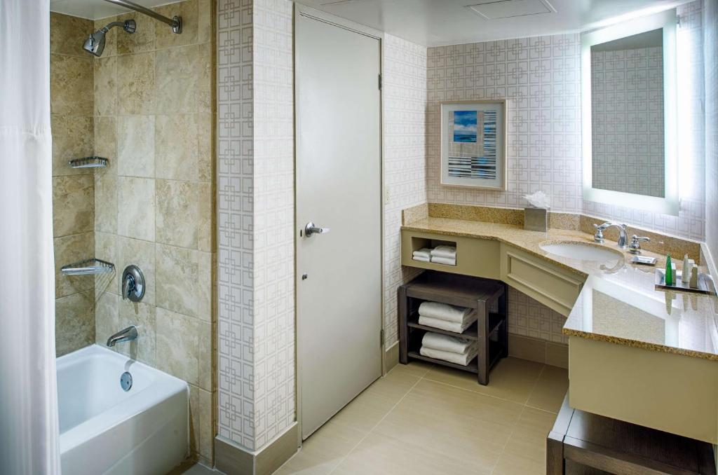 Hilton San Diego/Del Mar - 