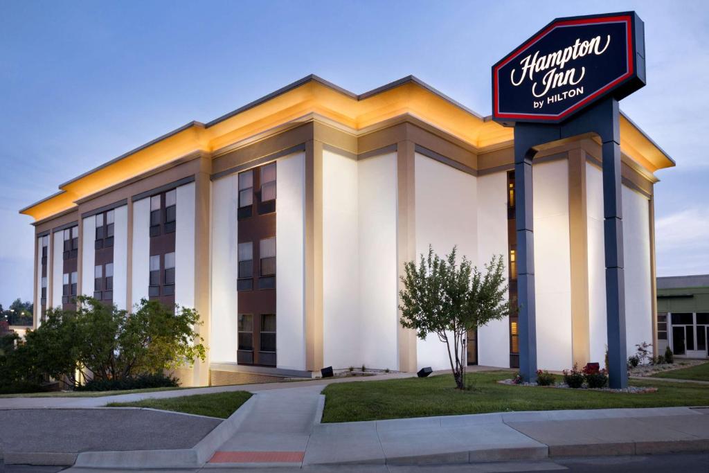 a building with a sign in front of it at Hampton Inn St. Joseph in Saint Joseph