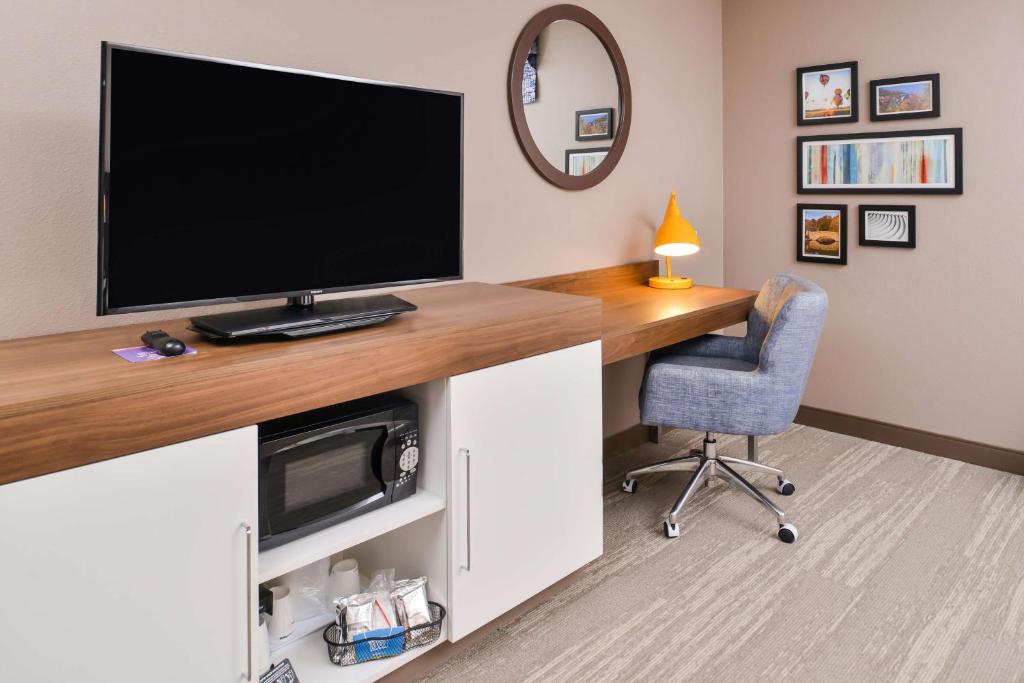 Hampton Inn Statesville - King Room