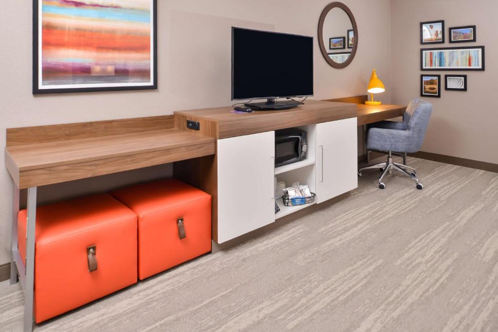 Hampton Inn Statesville - King Room - Hearing Access