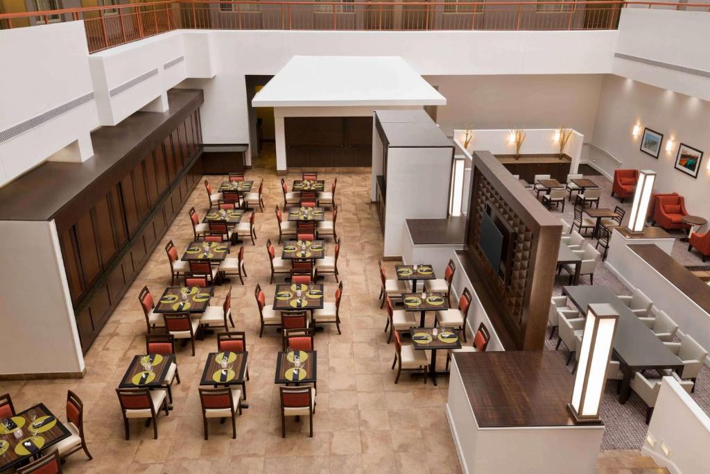 Embassy Suites by Hilton Baltimore at BWI Airport photo