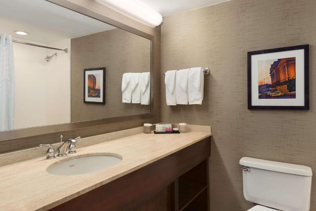Embassy Suites by Hilton Baltimore at BWI Airport photo