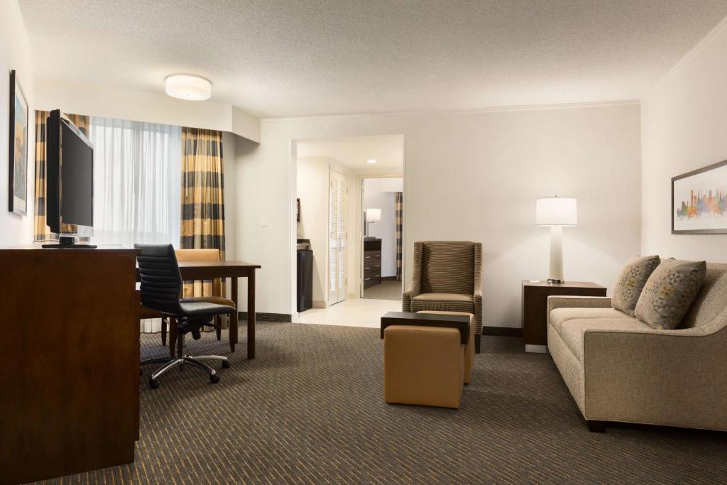 Embassy Suites by Hilton Baltimore at BWI Airport photo