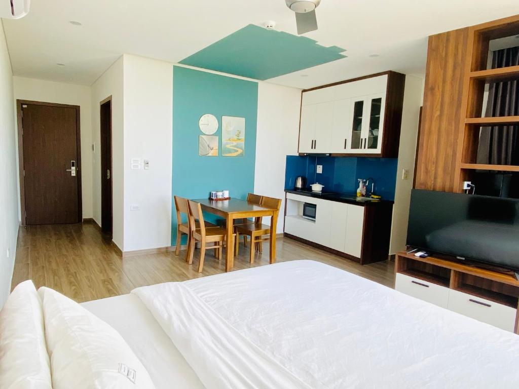 Postel nebo postele na pokoji v ubytování Anstay Beach Da Nang