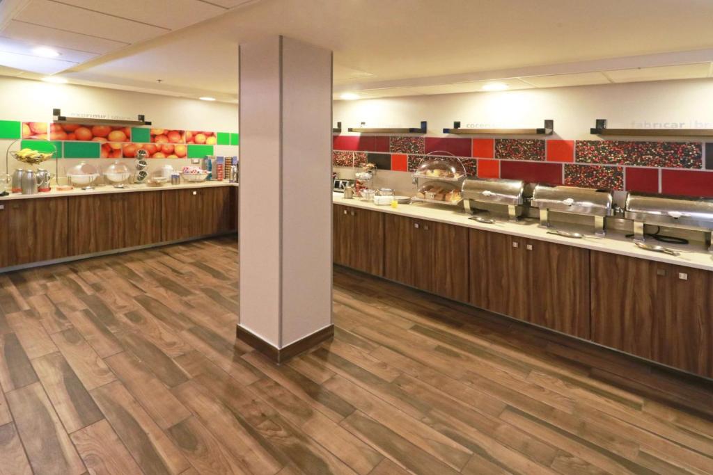 Kuchyň nebo kuchyňský kout v ubytování Hampton by Hilton Chihuahua