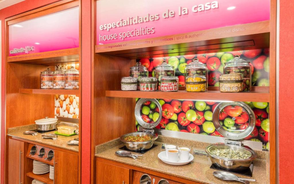 Kuchyň nebo kuchyňský kout v ubytování Hampton by Hilton Queretaro Tecnologico