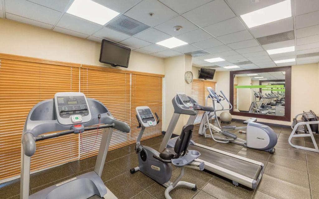 Fitness centrum a/nebo fitness zařízení v ubytování Hampton by Hilton Queretaro Tecnologico