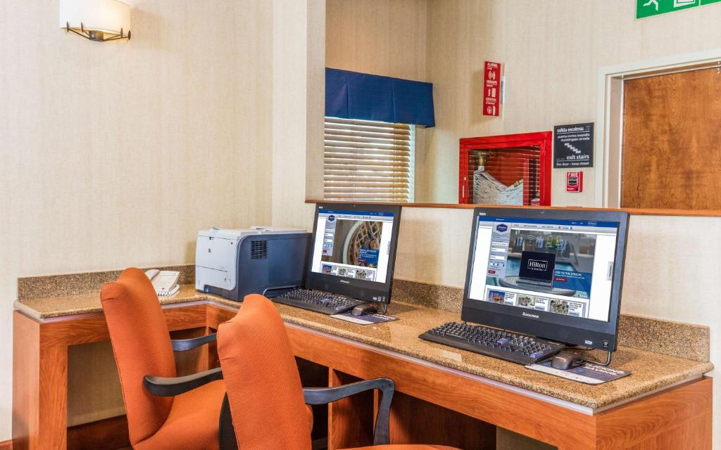 TV a/nebo společenská místnost v ubytování Hampton by Hilton Queretaro Tecnologico