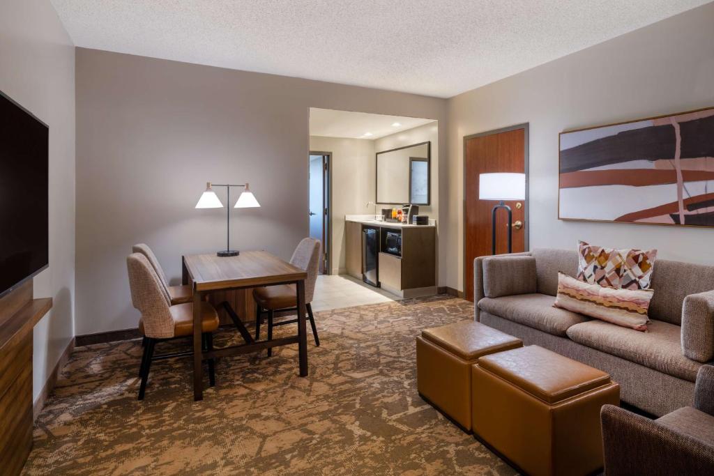 Embassy Suites by Hilton Albuquerque photo