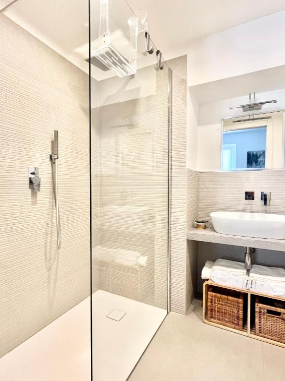 A bathroom at TRASTEVERE URBAN SUITE