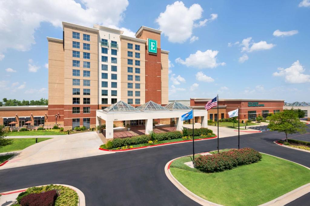una representación de un edificio de hotel con cenador en Embassy Suites by Hilton Norman Hotel &amp; Conference Center, en Norman