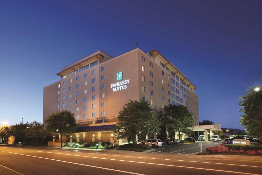 Embassy Suites Charleston - Housity